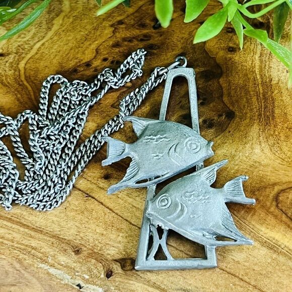 Vintage Cathedral Genuine Pewter Necklace Pisces Zodiac Horoscope Sign FISH - Picture 1 of 12